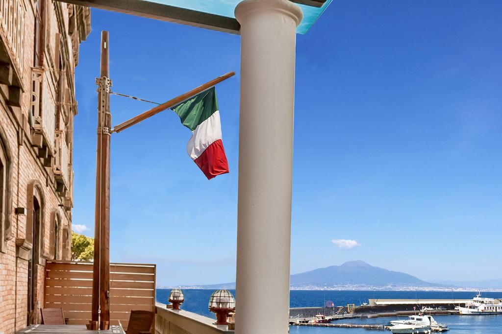 Yacht Club Capo Cervo Suites B&B Sorrento Esterno foto