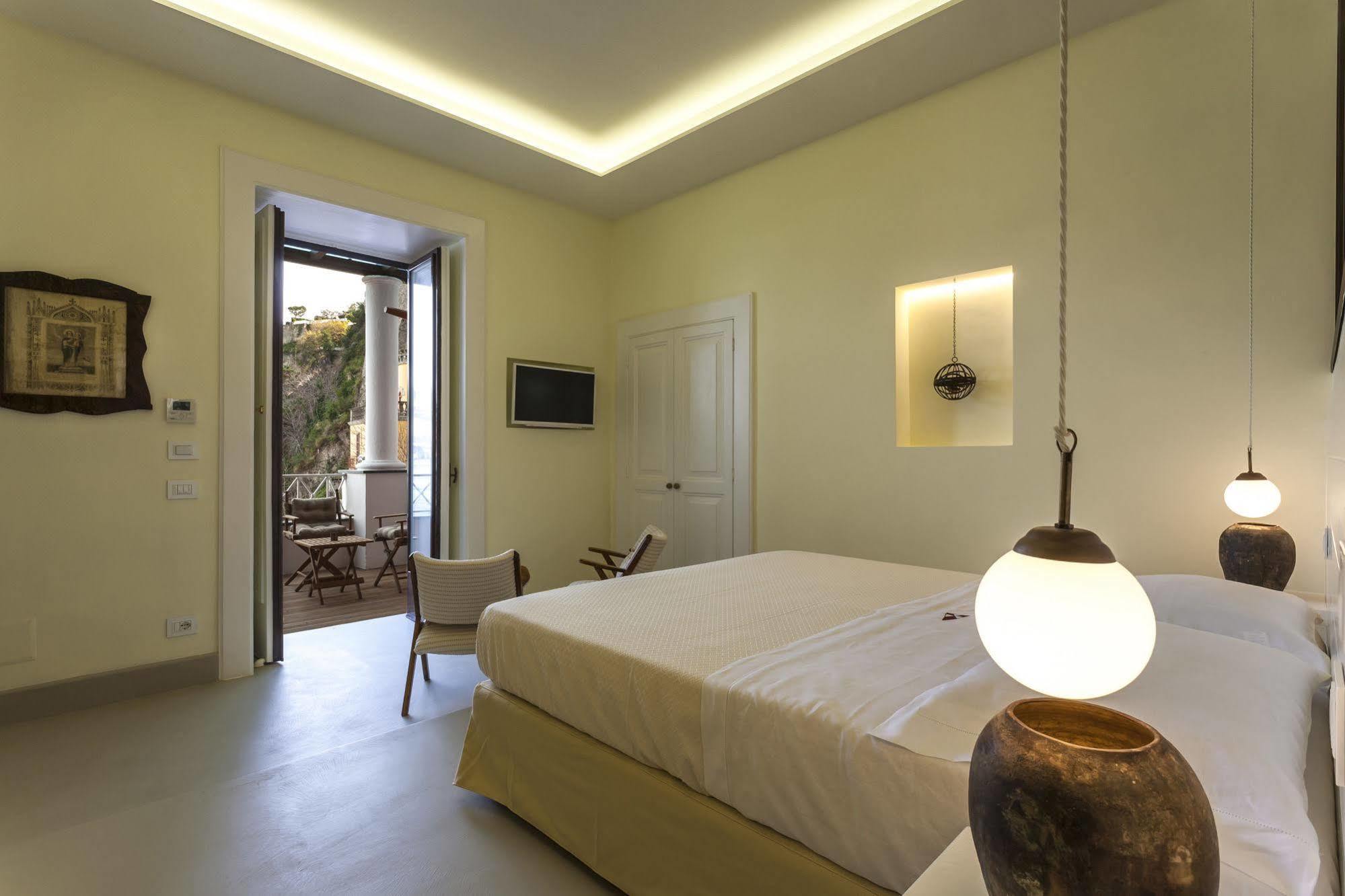 Yacht Club Capo Cervo Suites B&B Sorrento Esterno foto