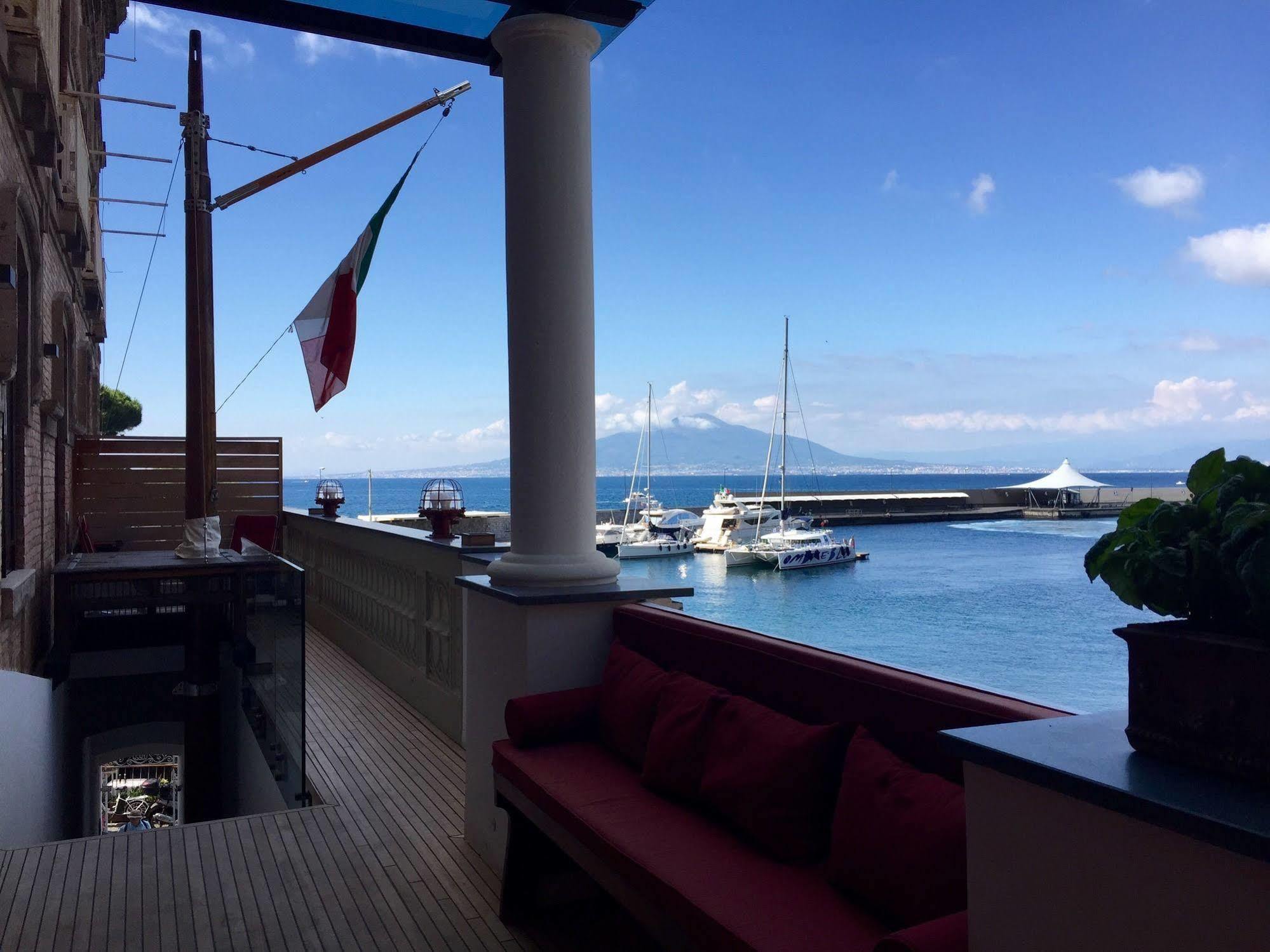 Yacht Club Capo Cervo Suites B&B Sorrento Esterno foto