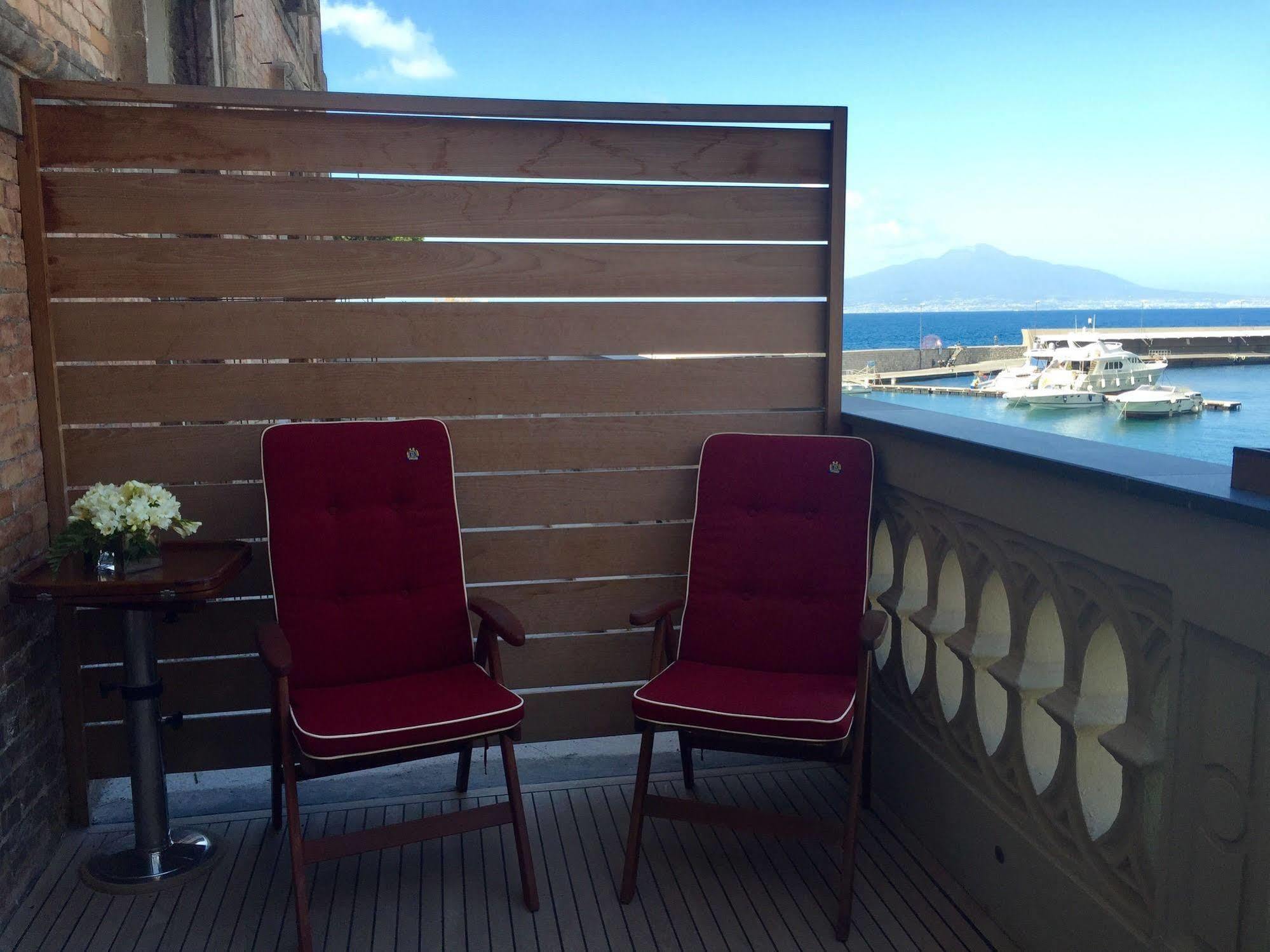 Yacht Club Capo Cervo Suites B&B Sorrento Esterno foto