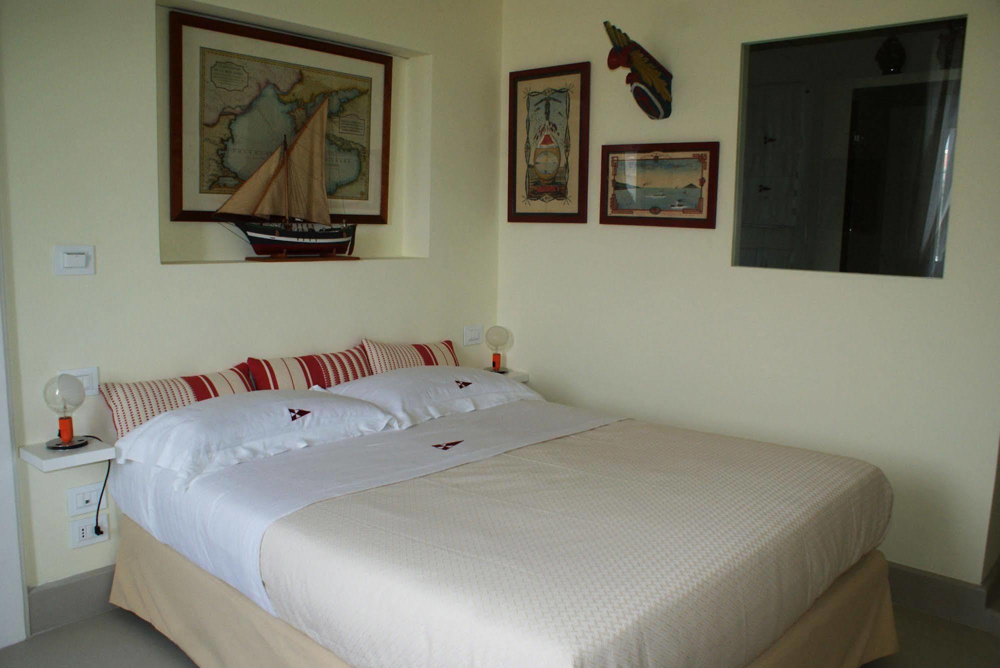 Yacht Club Capo Cervo Suites B&B Sorrento Esterno foto